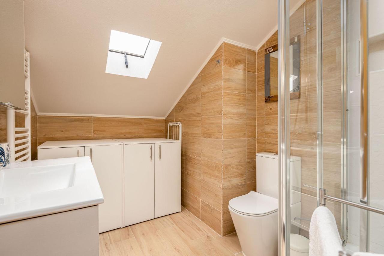 Lapa 3Bdr Duplex W/ Balcony By Lovelystay Lisbon Bagian luar foto