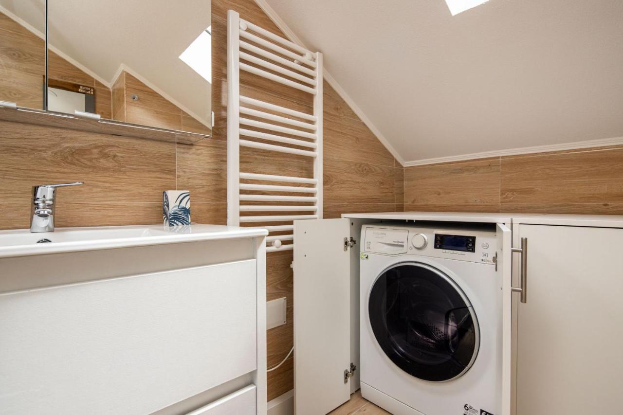 Lapa 3Bdr Duplex W/ Balcony By Lovelystay Lisbon Bagian luar foto